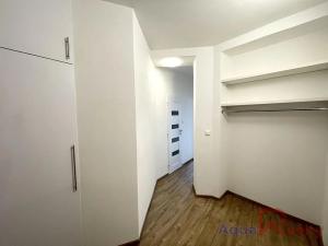 Pronájem bytu 1+1, Karlovy Vary, nábřeží Jana Palacha, 58 m2