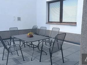 Pronájem bytu 1+kk, Uherský Brod, Mariánské nám., 25 m2