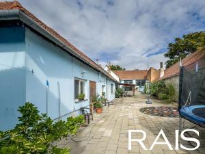 Prodej komerční nemovitosti, Hajany, 692 m2