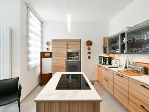 Prodej atypického bytu, Praha, Valentinská, 108 m2