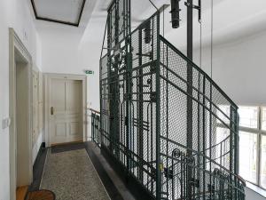 Prodej atypického bytu, Praha, Valentinská, 108 m2