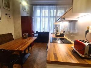 Pronájem bytu 2+1, Praha - Nové Město, Na výtoni, 85 m2