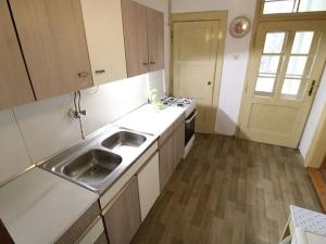 Pronájem bytu 2+1, Praha - Žižkov, Ambrožova, 64 m2