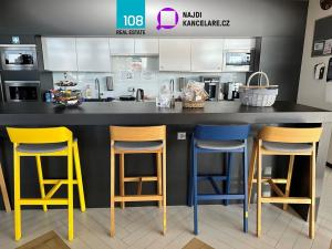 Pronájem kanceláře, Praha - Holešovice, Argentinská, 2500 m2