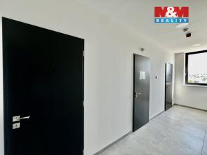 Pronájem obchodního prostoru, Nupaky, Komerční, 829 m2