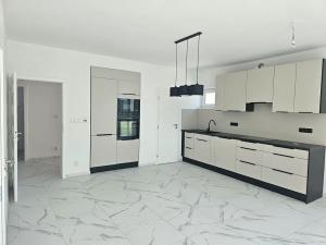 Prodej rodinného domu, Milovice, Modřínová, 137 m2