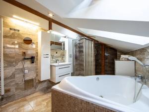 Prodej obchodního prostoru, Praha - Hlubočepy, Hlubočepská, 156 m2