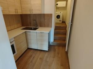 Pronájem bytu 1+1, Praha - Dubeč, náměstí U lípy svobody, 32 m2
