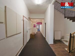 Pronájem obchodního prostoru, Valašské Meziříčí, Náměstí, 32 m2