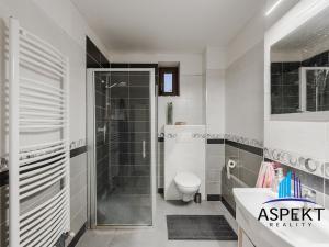 Prodej rodinného domu, Neumětely, V Chaloupkách, 220 m2