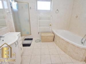 Prodej bytu, Jeníkovice, 228 m2