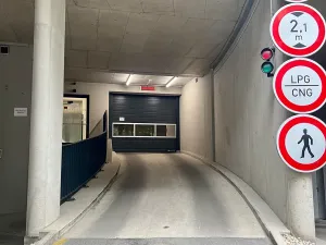 Pronájem garážového stání, Praha - Žižkov, Olgy Havlové, 15 m2