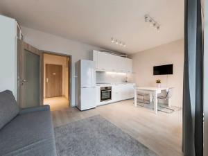 Pronájem bytu 1+kk, Praha - Uhříněves, Ke kříži, 30 m2