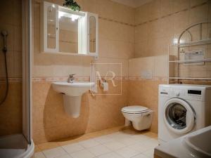 Prodej vícegeneračního domu, Sulice, Hlavní, 370 m2