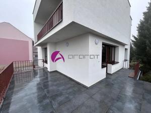 Pronájem rodinného domu, Charváty, 250 m2