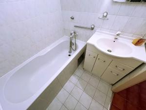 Prodej bytu 3+1, Praha - Prosek, Bohušovická, 55 m2