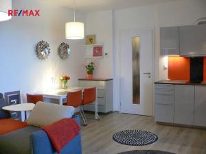 Pronájem bytu 1+kk, Praha - Malešice, Počernická, 42 m2