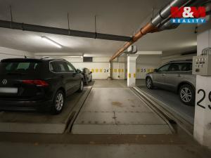 Pronájem garážového stání, Praha, U kříže, 14 m2