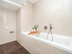 Pronájem bytu 2+kk, Praha - Košíře, Naskové, 64 m2