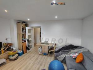 Prodej bytu 3+1, Nespeky, Benešovská, 77 m2