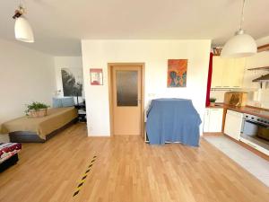 Pronájem bytu 1+kk, Praha - Horní Měcholupy, Padovská, 41 m2