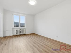Prodej bytu 2+1, Karlovy Vary, Šmeralova, 51 m2