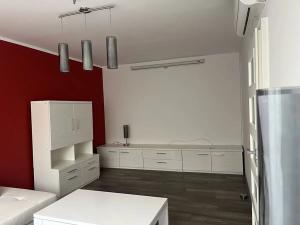 Pronájem bytu 3+1, Praha - Záběhlice, Jabloňová, 76 m2