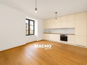 Pronájem bytu 1+kk, Praha, Bělehradská, 26 m2