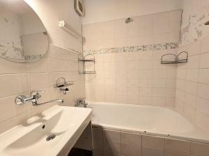 Pronájem bytu 2+kk, Praha - Strašnice, Gutova, 47 m2