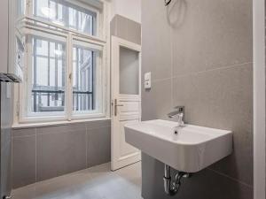 Pronájem bytu 2+kk, Praha - Nové Město, Lípová, 41 m2