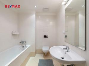 Prodej bytu 2+kk, Praha, V Háji, 58 m2