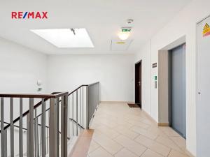 Prodej bytu 2+kk, Praha, V Háji, 58 m2