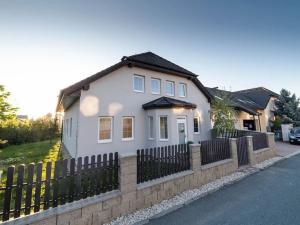 Prodej rodinného domu, Popovičky, Na Skalce, 340 m2