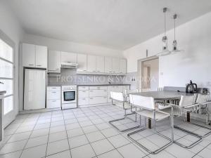 Prodej vily, Křižanov, Benešovo náměstí, 530 m2