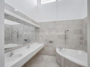 Prodej kanceláře, Křižanov, Benešovo náměstí, 530 m2