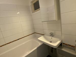 Pronájem bytu 2+kk, Praha - Vysočany, Pod strojírnami, 52 m2