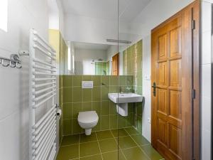 Pronájem rodinného domu, Praha - Křeslice, Pod ovčínem, 300 m2