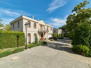 Pronájem vily, Praha, 243 m2