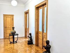 Pronájem bytu 5+1, Praha - Vinohrady, náměstí Míru, 172 m2