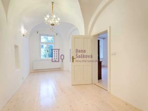 Pronájem bytu 2+1, Jindřichův Hradec, nám. Míru, 71 m2