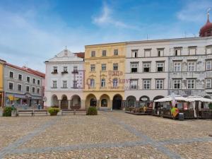 Pronájem bytu 2+1, Jindřichův Hradec, nám. Míru, 71 m2