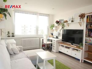 Pronájem bytu 2+kk, Praha - Malešice, U krbu, 51 m2