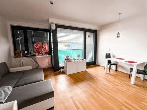 Pronájem bytu 1+kk, Praha - Holešovice, U průhonu, 35 m2