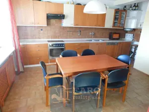 Prodej rodinného domu, Znojmo, 200 m2