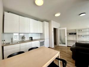 Pronájem bytu 2+kk, Praha - Uhříněves, Ke kříži, 50 m2