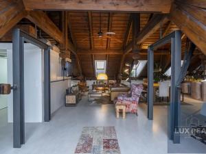 Prodej atypického bytu, Mikulov, Komenského, 164 m2