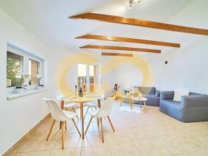 Prodej atypického bytu, Planá nad Lužnicí, Harrachova, 150 m2