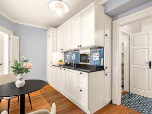 Prodej bytu 2+1, Praha - Malá Strana, Zámecká, 47 m2