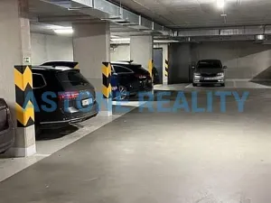 Pronájem bytu 2+kk, Praha - Strašnice, Zvěřinova, 121 m2