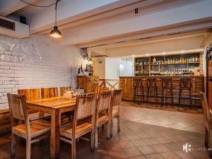 Pronájem restaurace, Praha - Strašnice, Gutova, 301 m2